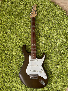 Electric guitar Lutner g100 (1 foto / 2)