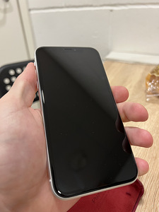 iPhone XR 64gb (3 foto / 4)