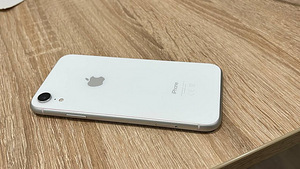 iPhone XR 64gb (4 foto / 4)