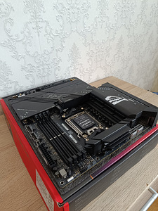 Asus ROG Strix X870-F Gaming WiFi - Emaplaat (9 foto / 9)