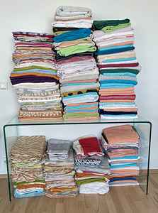 Банные полотенца, комплекты постельного белья