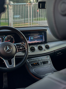 Mercedes-Benz E 220d (11 foto / 15)