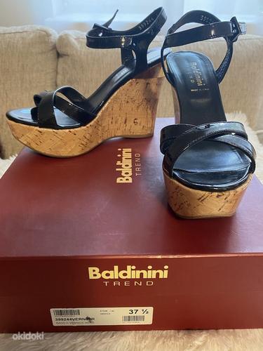 Туфли на платформе из лакированной кожи baldinini для размера 37-37,5 (фото #5)