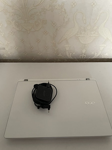 Ноутбук Acer (6 фото из 7)