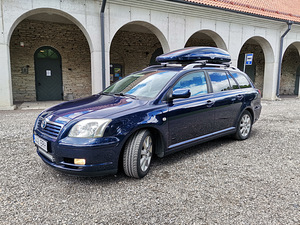 Toyota Avensis (2 foto / 14)