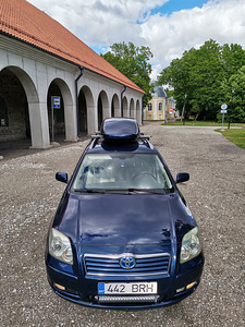 Toyota Avensis (9 foto / 14)
