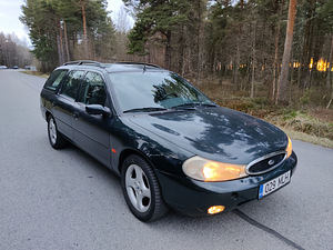 Ford Mondeo ghia (2 foto / 7)