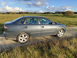 SEAT Cordoba (5 foto / 7)