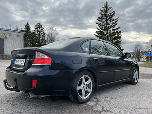 Subaru Legacy 2007 бензин (4 фото из 6)