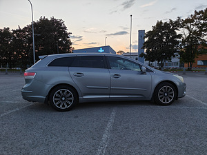 Toyota Avensis (3 foto / 12)