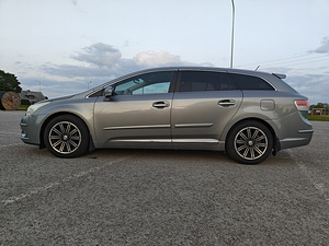 Toyota Avensis (4 foto / 12)