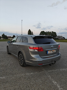 Toyota Avensis (5 foto / 12)
