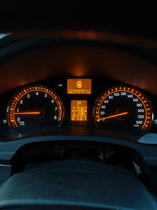 Toyota Avensis (9 foto / 12)