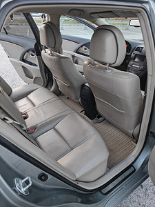 Toyota Avensis (10 foto / 12)