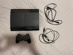 PlayStation 3 (PS3) и 15 игр (3 фото из 3)