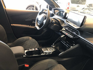 Peugeot 208 GT 2022 (4 foto / 15)