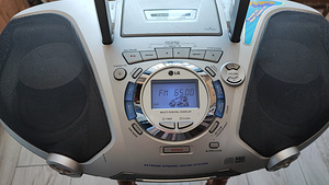 LG. Magnetofon, CD MP3, RAADIO. Pult.. (2 foto / 5)