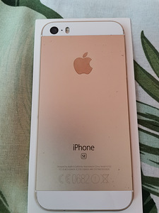 Apple iPhone SE 64 GB 2016 (4 foto / 10)