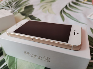 Apple iPhone SE 64 GB 2016 (7 foto / 10)