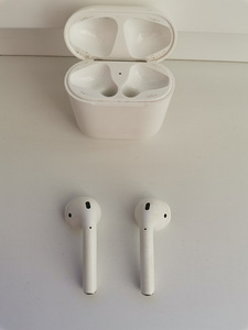 Airpods 2 2019 (4 фото из 8)