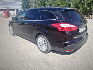 Väikse läbisõiduga korralik Ford (7 foto / 7)