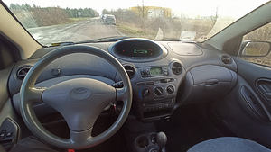 Toyota Yaris 1.3 Bensin (3 foto / 6)