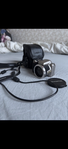 Olympus SP-810UZ 14MP – фотоаппарат с 36x зумом
