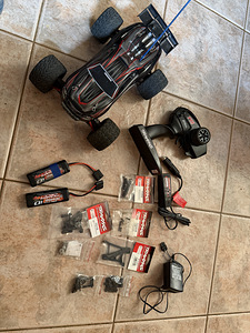 Traxxas e-revo 1/16 (4 фото из 4)