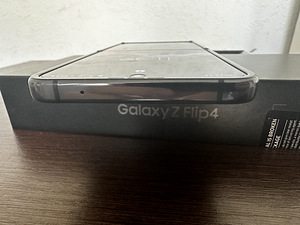 Samsung Galaxy Flip 4 128GB black UUS (8 foto / 8)