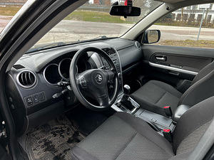 Suzuki Grand Vitara 2.0 103kW (9 foto / 11)
