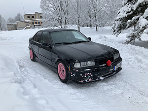 BMW 325i 141kw (1 foto / 12)