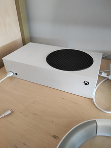 Xbox Series S (2 фото из 2)