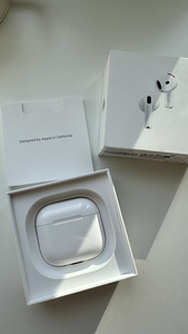 AirPods 4 (2 фото из 3)