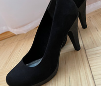 Чёрные туфли на каблуке