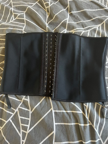 Продаю чёрный утягивающий корсет (waist cincher)