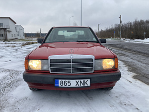 Mercedes-Benz 190E (2 foto / 12)