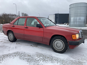 Mercedes-Benz 190E (3 foto / 12)