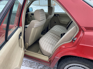 Mercedes-Benz 190E (8 foto / 12)