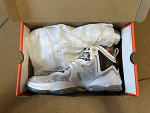 Nike LeBron 19 (4 foto / 9)