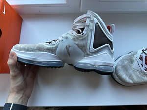 Nike LeBron 19 (7 foto / 9)