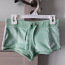 Короткие бархатные светло-зеленые брюки esprit sports (фото #1)