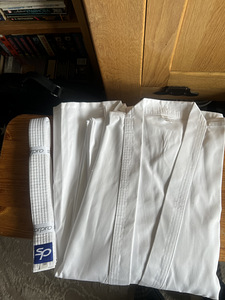 Karate uus kimono ja valge vöö (1 foto / 3)