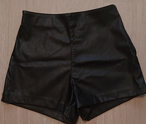 Mustad nahast lühikesed püksid