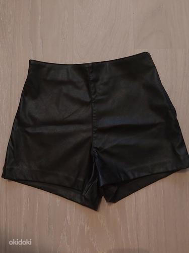 Mustad nahast lühikesed püksid (foto #1)