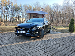 Volvo v60 plug in hybrid 2015 (7 foto / 15)