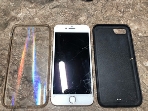 iPhone 8 64GB Gold (6 foto / 6)