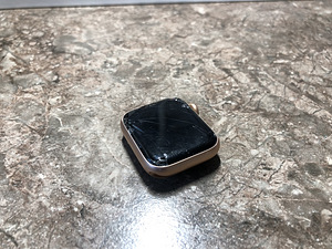 Apple Watch SE 40MM Gold GPS (3 foto / 8)