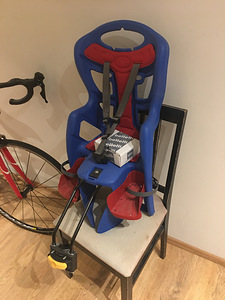 Велосипедное сиденье с креплением к раме