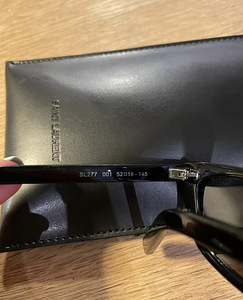 Saint Laurent (3 foto / 3)