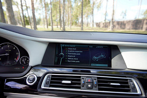 BMW 740 Individual XDRIVE 3.0 225kW (6 foto / 15)